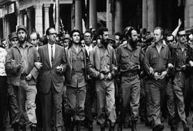 ¿Hay tipos de regímenes políticos que duran más que otros?